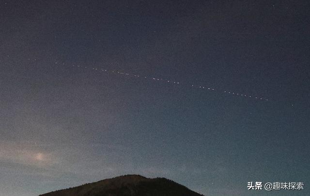 60颗卫星一齐上天！其中49颗竟连线飞行，肉眼就能在夜空看到